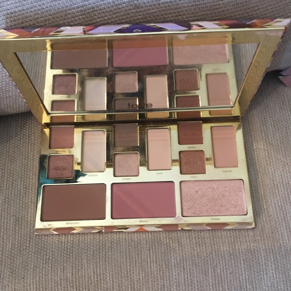 Tarte Clay Play Volume 2 ! Slightly Used !